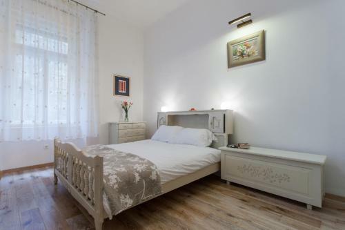 Luxury Beachfront Apartment Banje