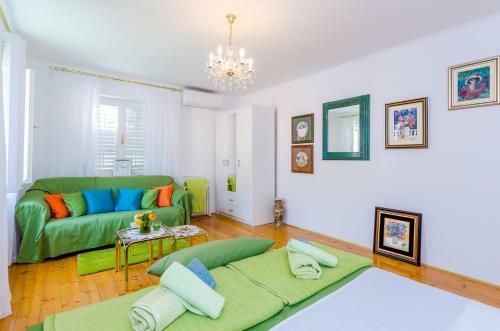 Apartamentos Old Town Green Oasis