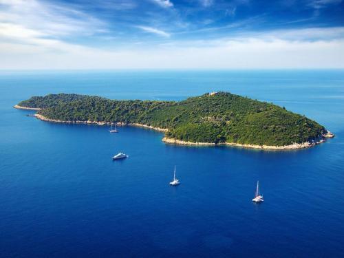 Spacious Apartment In Dubrovnik With Beach Nearby