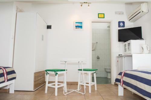 Hostal Apt-rooms Andri - 100m From Sea