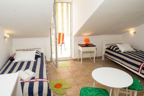 Hostal Apt-rooms Andri - 100m From Sea