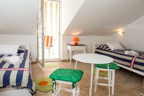 Hostal Apt-rooms Andri - 100m From Sea