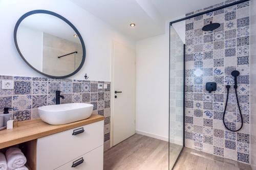 Duce Villa Sleeps 8 With Pool