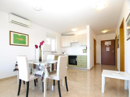 Apartments Majda 1932