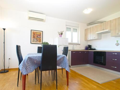 Apartments Majda 1932