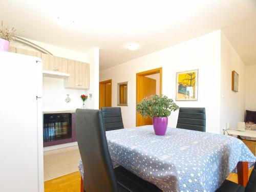 Apartments Majda 1932