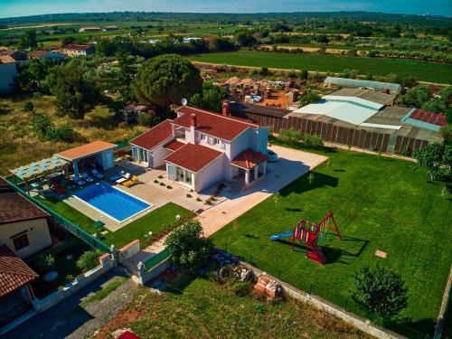 Captain's House - Villa With Swimming Pool & Sauna