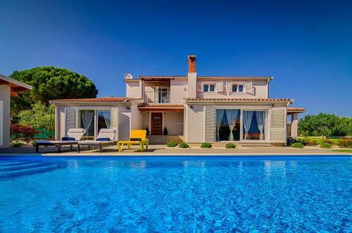 Captain's House - Villa With Swimming Pool & Sauna