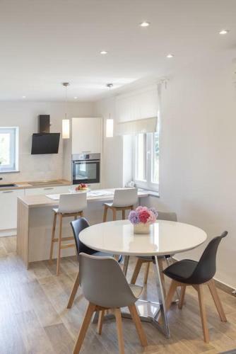 Flower Garden By M&a - Apartments