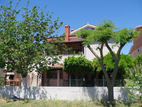 Comfortable Apartment With Covered Terrace And Fenced Garden