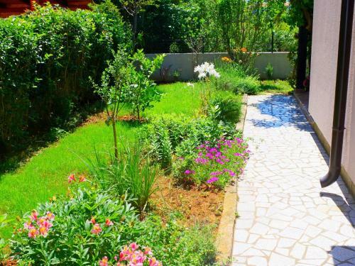 Comfortable Apartment With Covered Terrace And Fenced Garden