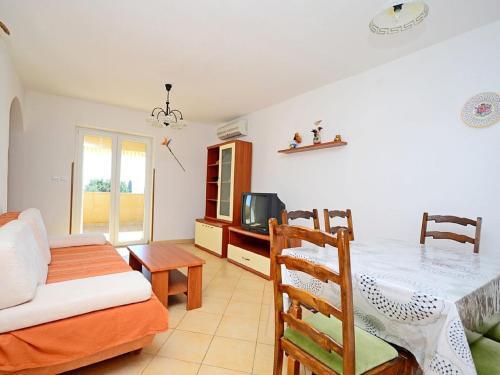 Apartments Fazana 774