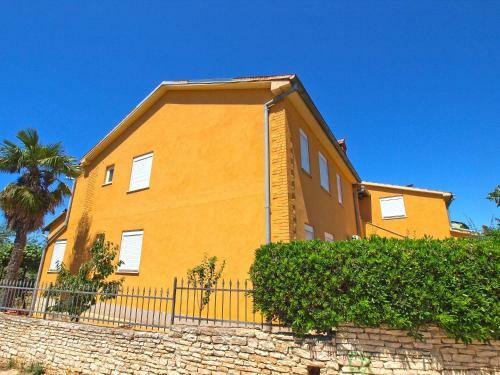 Apartments Fazana 774