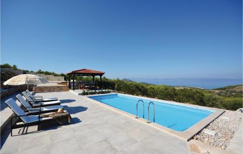 Three-bedroom Holiday Home In Gdinj