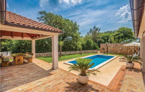Three-bedroom Holiday Home In Gostinjac