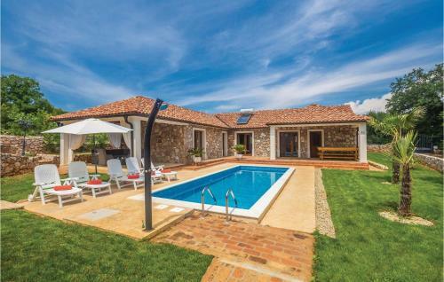 Three-bedroom Holiday Home In Gostinjac