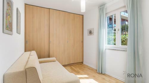 Spacious Apartment With A Panoramic View