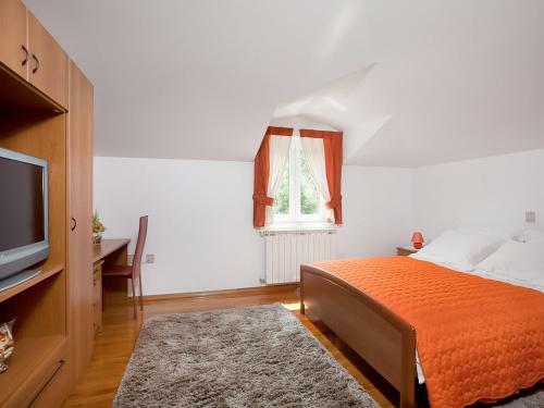 Ika Villa Sleeps 8 With Pool Air Con And Wifi
