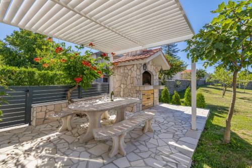 Prunus-luxurious Holiday Home With A Private Pool