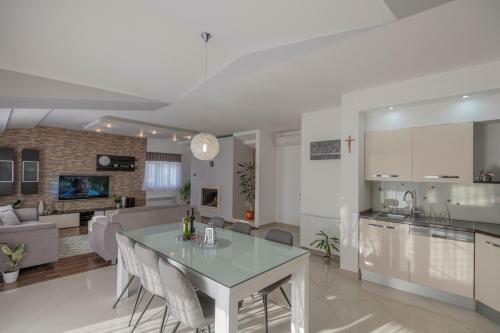 Prunus-luxurious Holiday Home With A Private Pool