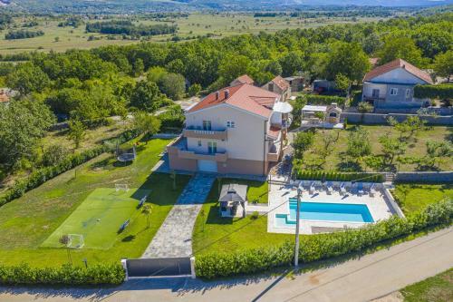 Prunus-luxurious Holiday Home With A Private Pool