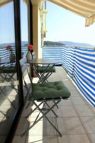 Apartments Davor - 20m From Sea