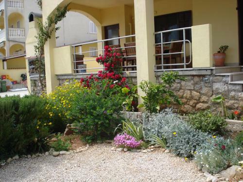 Apartments Davor - 20m From Sea