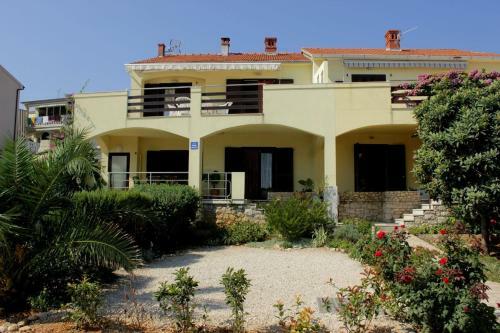Apartments Davor - 20m From Sea