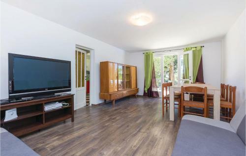 Four-bedroom Holiday Home In Jadranovo