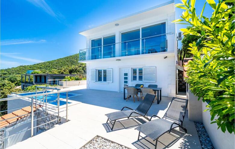 Two-bedroom Holiday Home In Janjina
