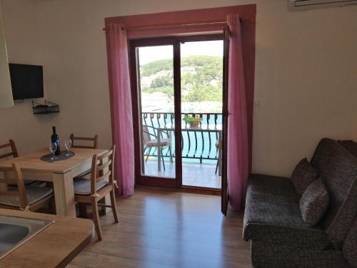 Apartment And Room Caric