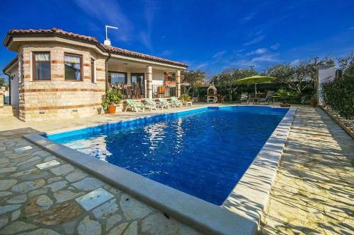 Villa Adry