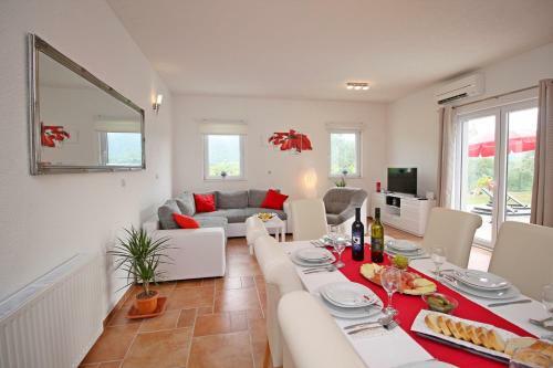 Villa Pasika With Private 31m2 Pool, Summer Kitchen With Bbq, 4 Bedrooms