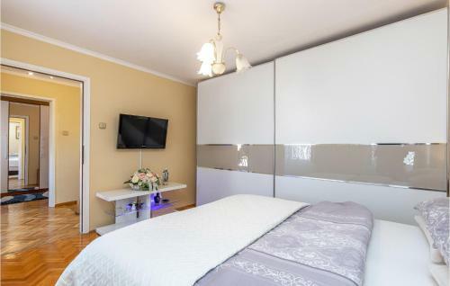 Three-bedroom Holiday Home In Krasica