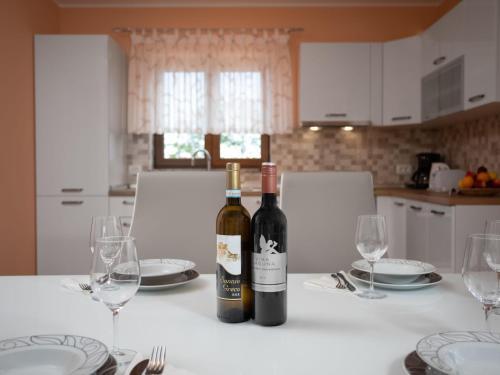 Holiday Home Dori - Lbn394