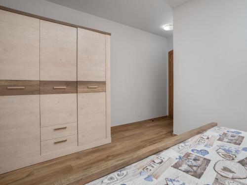 Holiday Home Dori - Lbn394