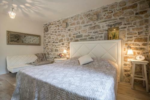 Luxury Villa Lipa With Hot Tub
