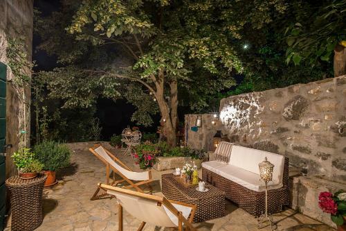 Luxury Villa Lipa With Hot Tub