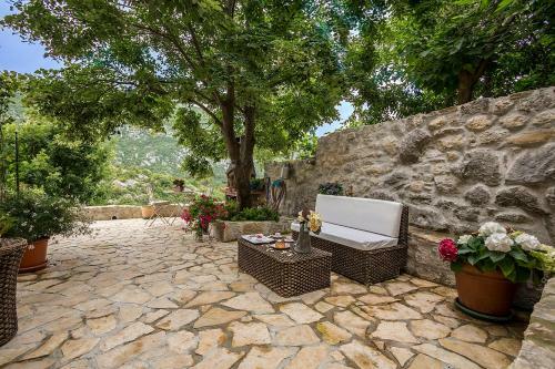 Luxury Villa Lipa With Hot Tub