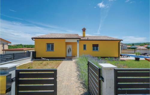 Three-bedroom Holiday Home In Labin