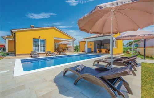 Three-bedroom Holiday Home In Labin