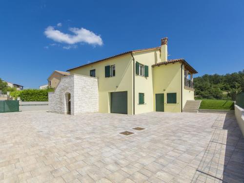 Peaceful Villa In Dubravci With Swimming Pool
