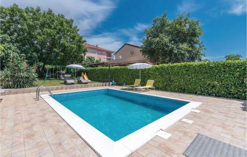 Four-bedroom Holiday Home In Linardici