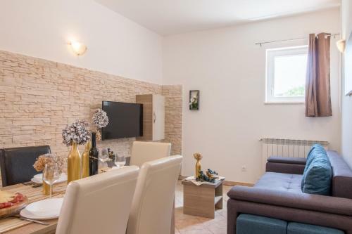 Apartments Ivica 1706