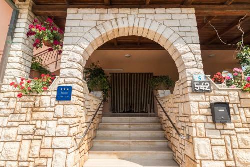 Apartments Ivica 1706