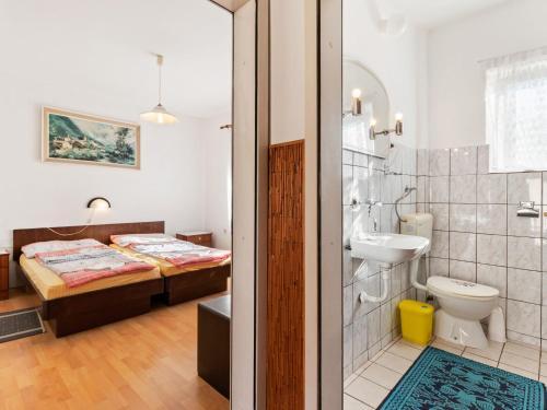 Decent Apartment In Li?njan With Balcony