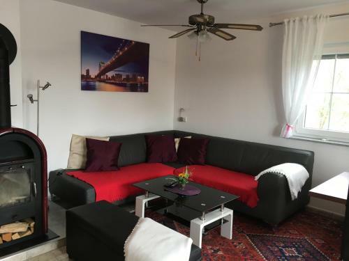 Spacious Apartment Brigitte With Garden