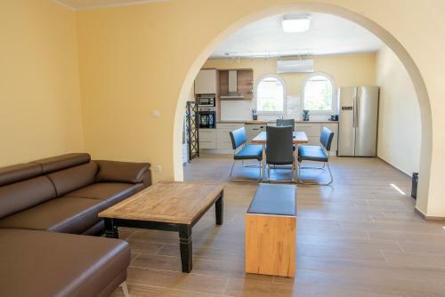 Hostal Via Flavia With Common Pool