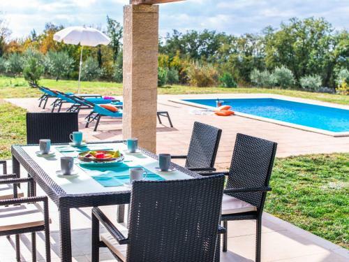 Cozy Villa In Sveti Lovrec With Private Pool
