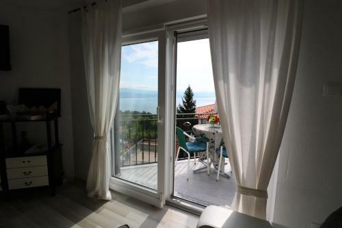 Apartments Ema